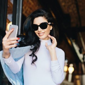 ondulations-glamour-coiffure-a-domicile