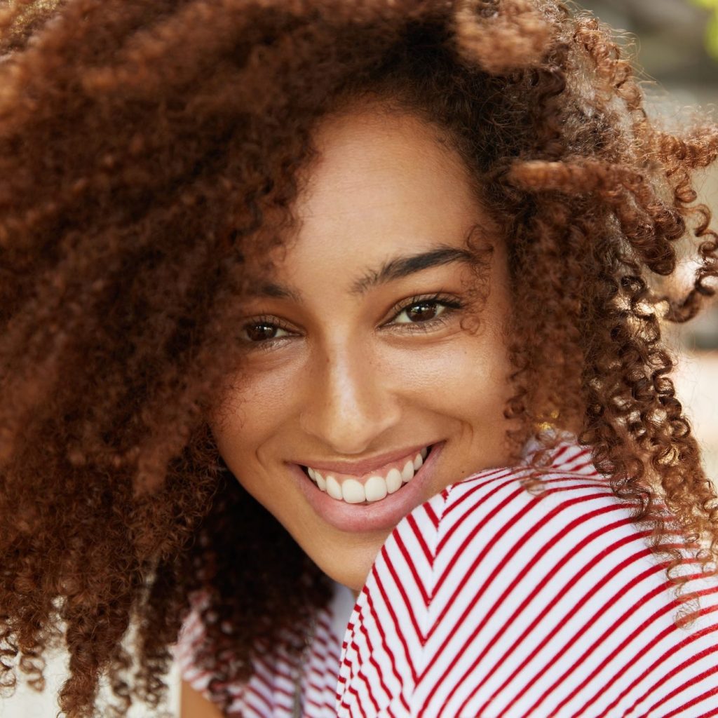 coiffure-mariage-cheveux-crepus-coiffure-a-domicile