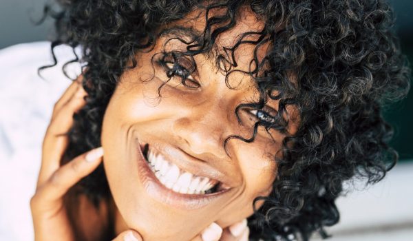 conseil-soins-cheveux-boucles-coiffure-a-domicile